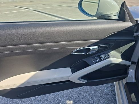 Used 2022 Porsche 718 Boxster S w/ Premium Package image 28