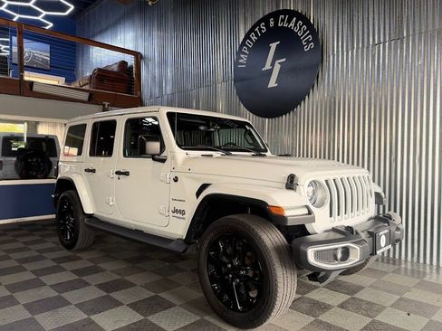 Used 2019 Jeep Wrangler Unlimited Sahara w/ Uconnect 4C Nav & Sound Group AWD/4WD image 2