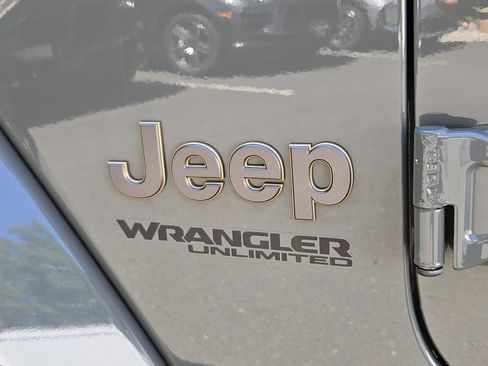 Used 2021 Jeep Wrangler Unlimited Rubicon w/ Trailer Tow Package AWD/4WD image 29