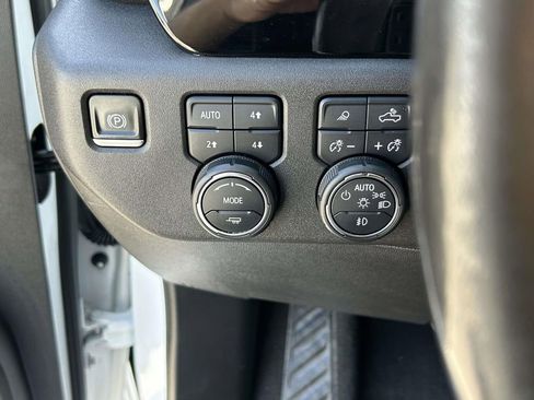 Used 2022 Chevrolet Silverado 1500 LT Trail Boss w/ LT Trail Boss Premium Package AWD/4WD image 18