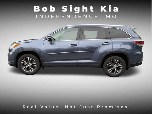 Used 2016 Toyota Highlander XLE AWD/4WD image 6