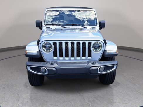 Used 2022 Jeep Wrangler Unlimited Sahara w/ LED Lighting Group AWD/4WD image 2