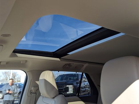 Used 2020 Ford Explorer Platinum w/ Premium Technology Package image 24