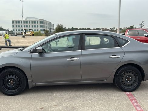 Used 2017 Nissan Sentra S image 4