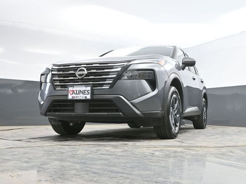 Used 2024 Nissan Rogue SV FWD image 32