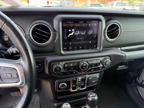 Used 2022 Jeep Wrangler Unlimited Sahara w/ Cold Weather Group AWD/4WD image 21