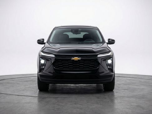 Used 2025 Chevrolet TrailBlazer LT image 2