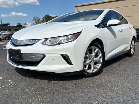 Used 2017 Chevrolet Volt Premier w/ Driver Confidence II Package FWD image 18