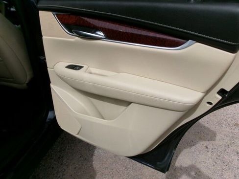 Used 2018 Cadillac XT5 Luxury w/ Driver Awareness Package FWD image 19