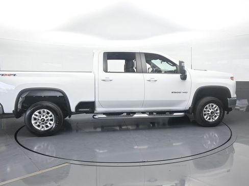 Used 2024 Chevrolet Silverado 2500 LT w/ Convenience Package image 7