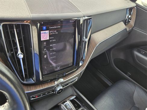 Used 2021 Volvo XC60 T5 Momentum w/ Protection Package Premier image 21