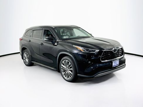 Used 2021 Toyota Highlander Platinum AWD/4WD image 3