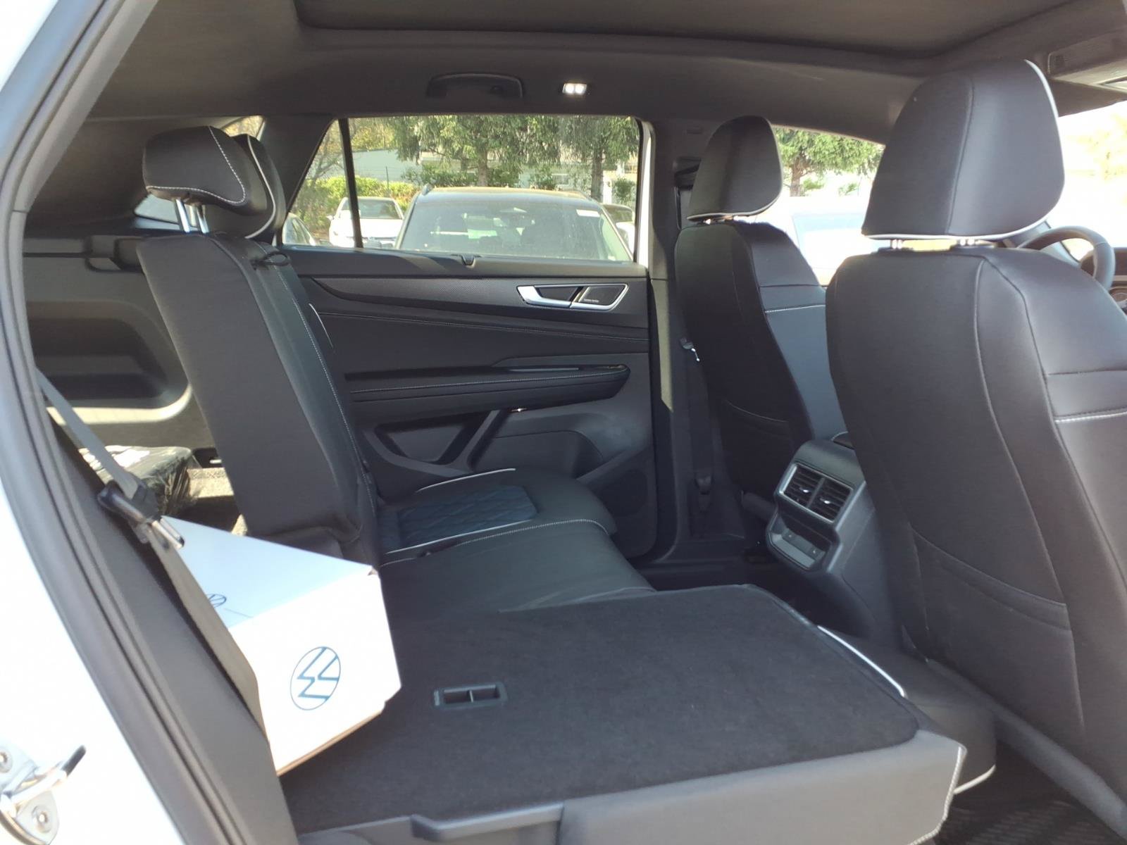 New 2026 Volkswagen Atlas Cross Sport SEL Premium R-Line AWD/4WD image 7