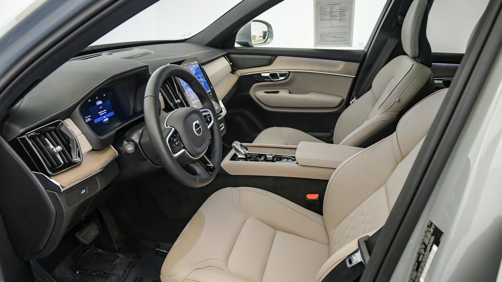 Certified 2026 Volvo XC90 B6 Plus AWD/4WD image 17