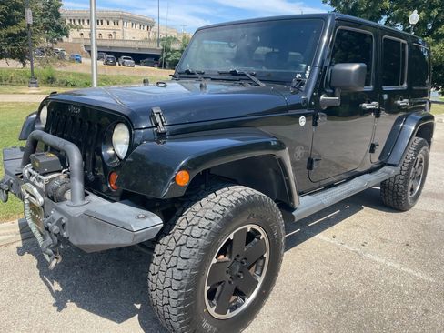 Used 2012 Jeep Wrangler Unlimited Sahara image 15