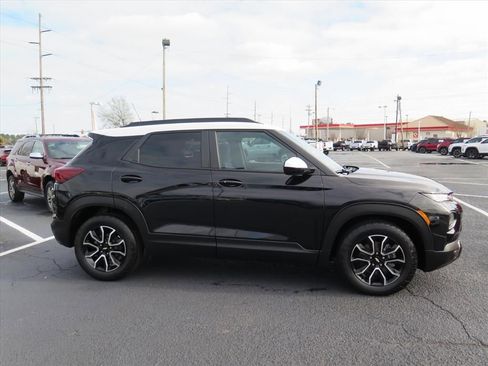 Used 2023 Chevrolet TrailBlazer ACTIV w/ Sun and Liftgate Package image 2