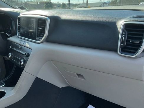 Used 2020 Kia Sportage LX image 32