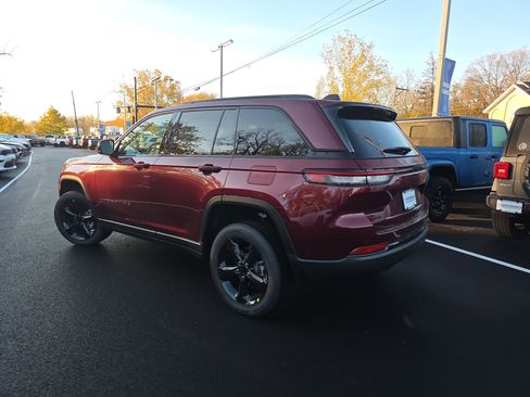 New 2025 Jeep Grand Cherokee Altitude image 19