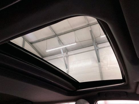 Used 2022 Toyota Avalon Limited image 21