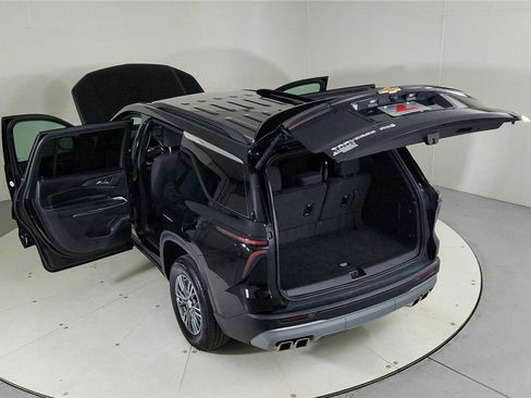 Used 2024 Chevrolet Traverse LT image 47