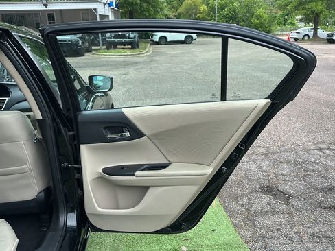 Used 2015 Honda Accord LX image 19