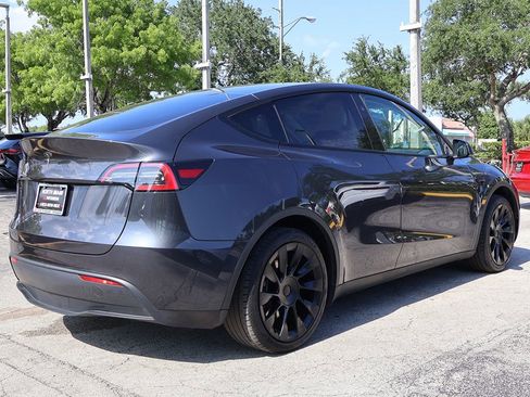 Used 2024 Tesla Model Y 2WD image 18