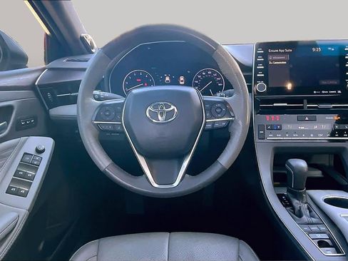 Used 2019 Toyota Avalon Limited FWD image 6