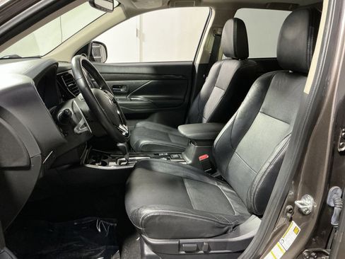 Used 2018 Mitsubishi Outlander GT image 21