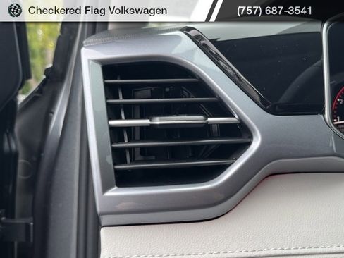 New 2025 Volkswagen Taos SEL image 30