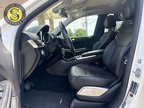 Used 2015 Mercedes-Benz GL 550 4MATIC image 9