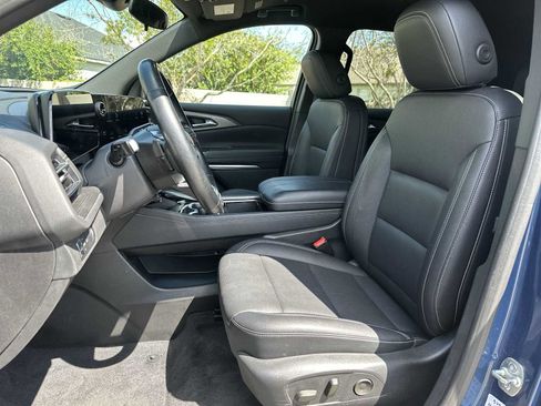 Used 2025 Chevrolet Traverse LT FWD image 15