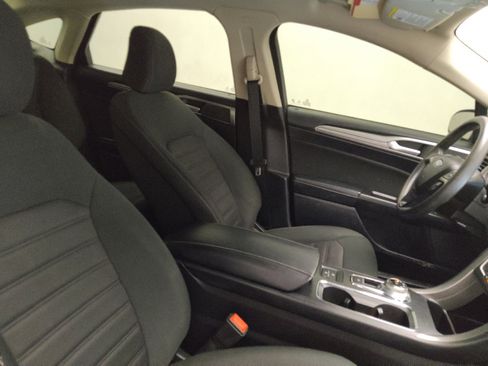Used 2020 Ford Fusion SE FWD image 21