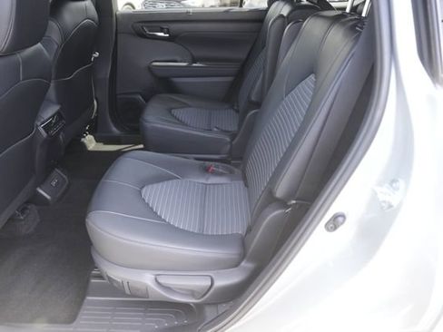 Used 2024 Toyota Highlander XSE image 13