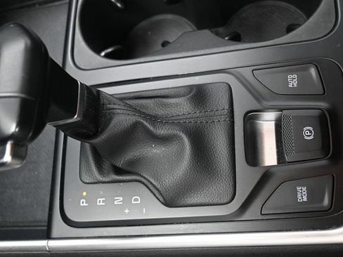 Used 2025 Kia Carnival FWD image 13