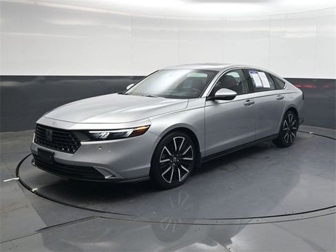 Used 2024 Honda Accord Touring image 8