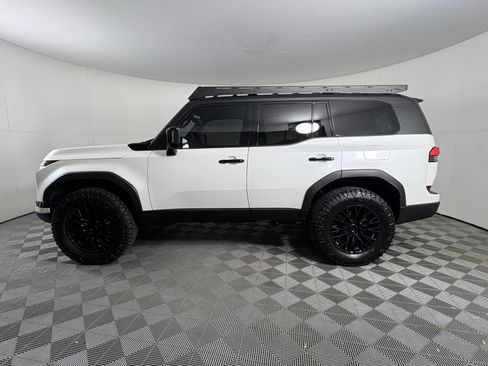 Used 2024 Lexus GX 550 image 4