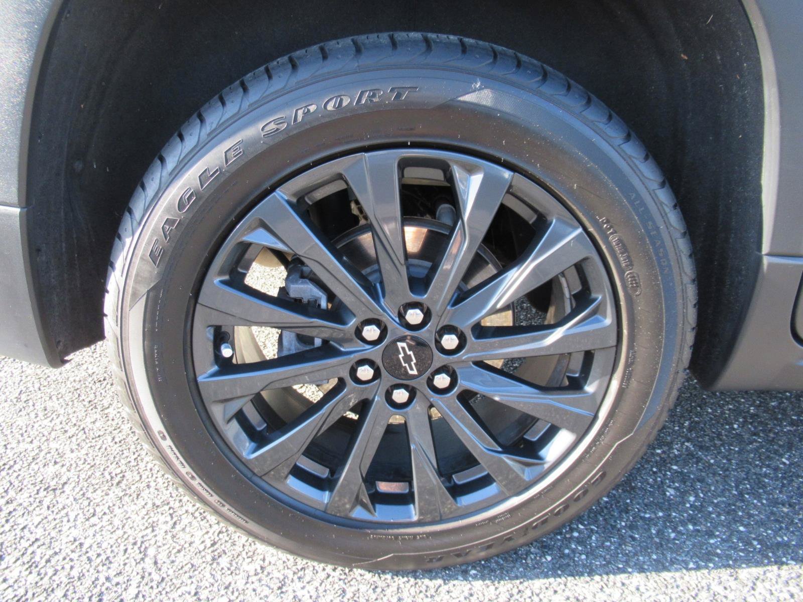 Certified 2022 Chevrolet Traverse RS w/ LPO, 'HIT The Road' Package AWD/4WD image 8