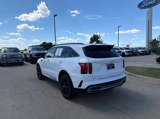 Used 2023 Kia Sorento SX FWD video 3