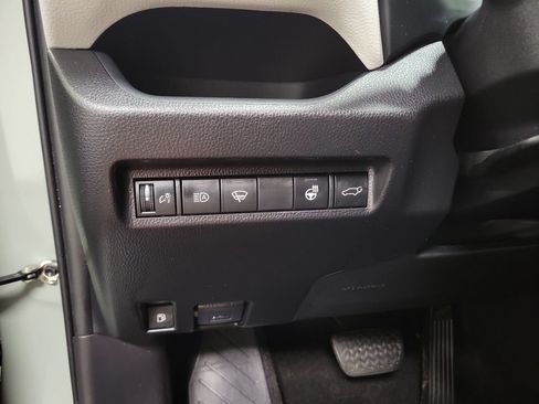 Used 2021 Toyota RAV4 XLE Premium AWD/4WD image 28