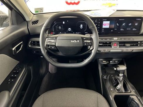 Used 2025 Kia K4 EX image 14