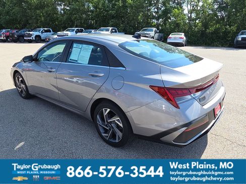 Used 2025 Hyundai Elantra SEL FWD image 6
