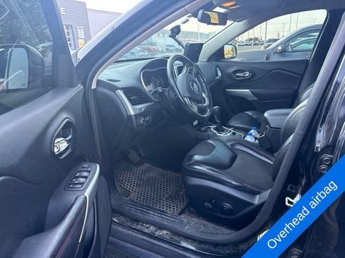 Used 2018 Jeep Cherokee Trailhawk AWD/4WD image 14