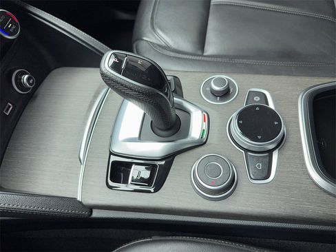 Used 2022 Alfa Romeo Stelvio Ti image 27