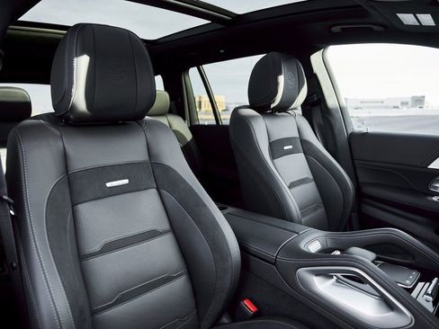 Used 2025 Mercedes-Benz GLS 63 AMG 4MATIC image 41