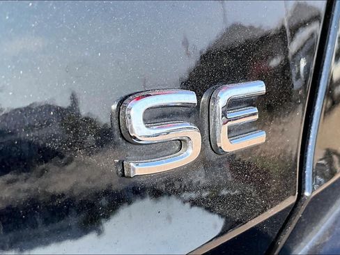 Used 2025 Volkswagen Jetta SE FWD image 9