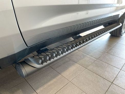 Used 2024 Chevrolet Tahoe Z71 w/ Luxury Package image 9