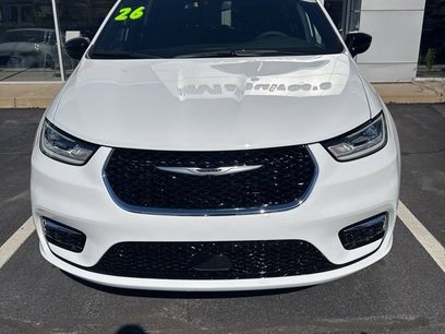 New 2026 Chrysler Pacifica Select