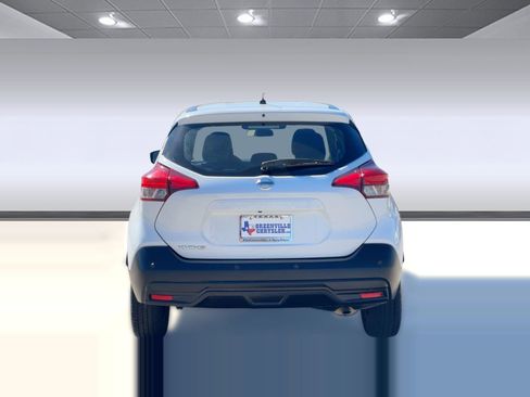 Used 2020 Nissan Kicks S image 10