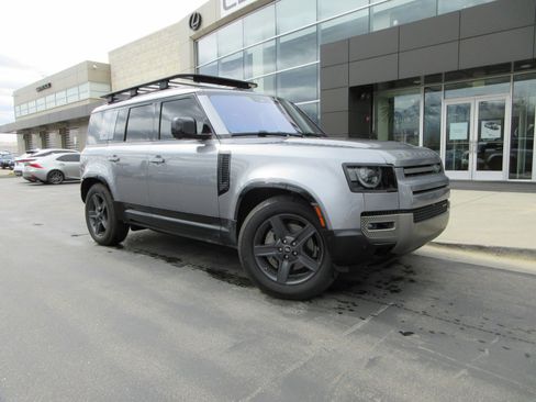 Used 2022 Land Rover Defender 110 X-Dynamic HSE image 13