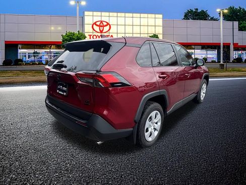 Used 2025 Toyota RAV4 LE AWD/4WD image 5